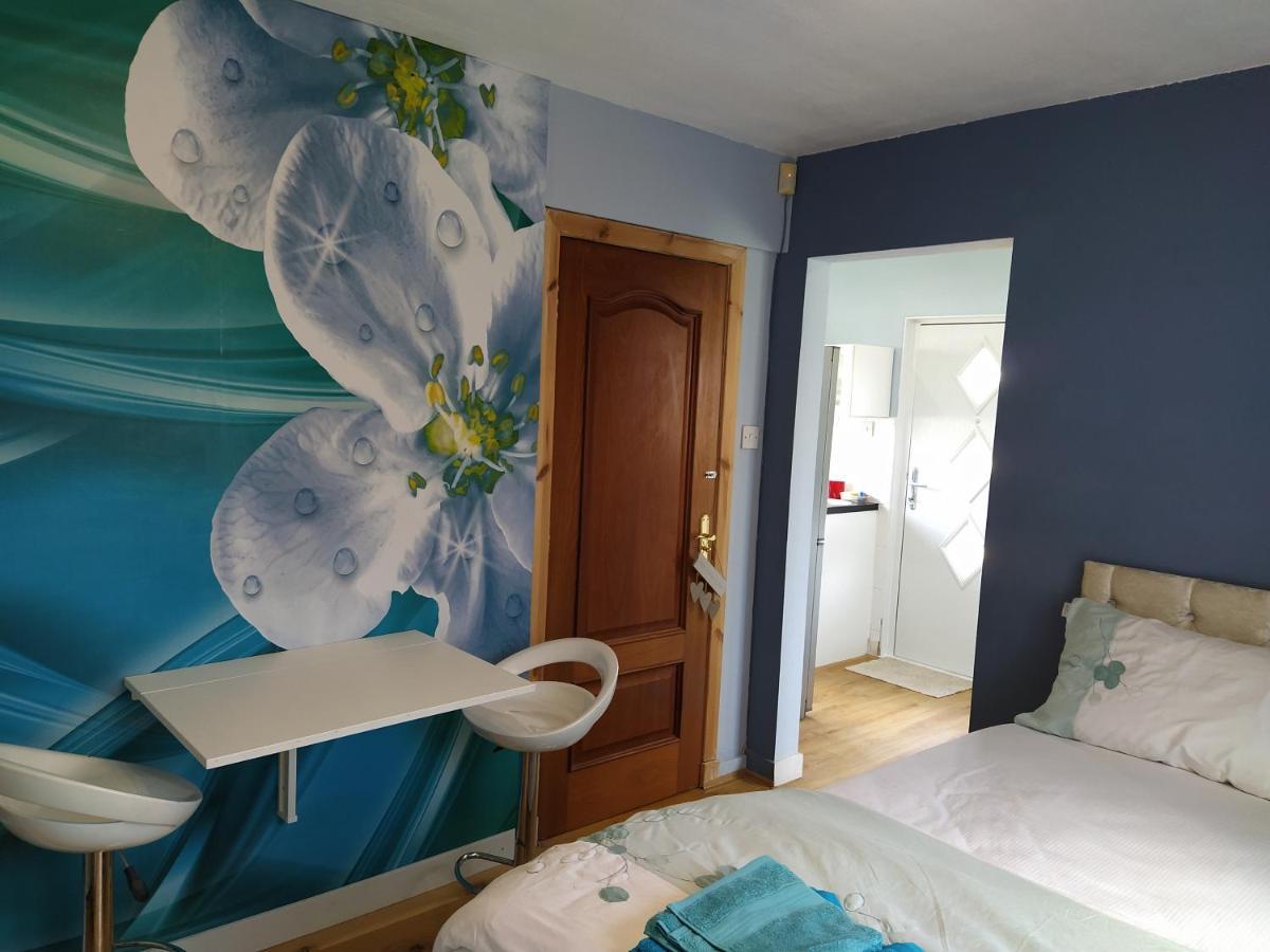 에든버러 Self Catering Studio Flat 아파트 외부 사진